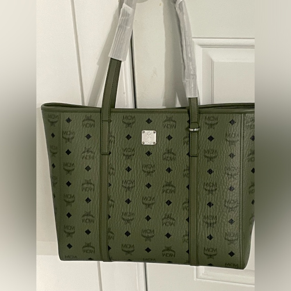 MCM MediumToni Top-Zip Shopper green MossVisetos Dustbag and authentication card